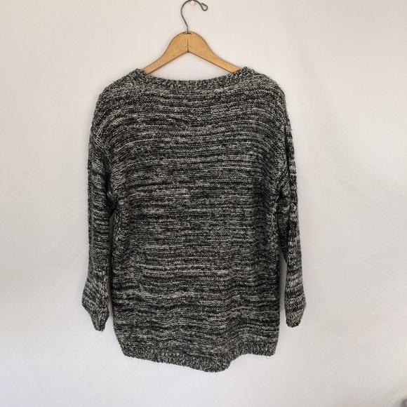 JJ Basics Crew neck Sweater - Picture 2 of 7